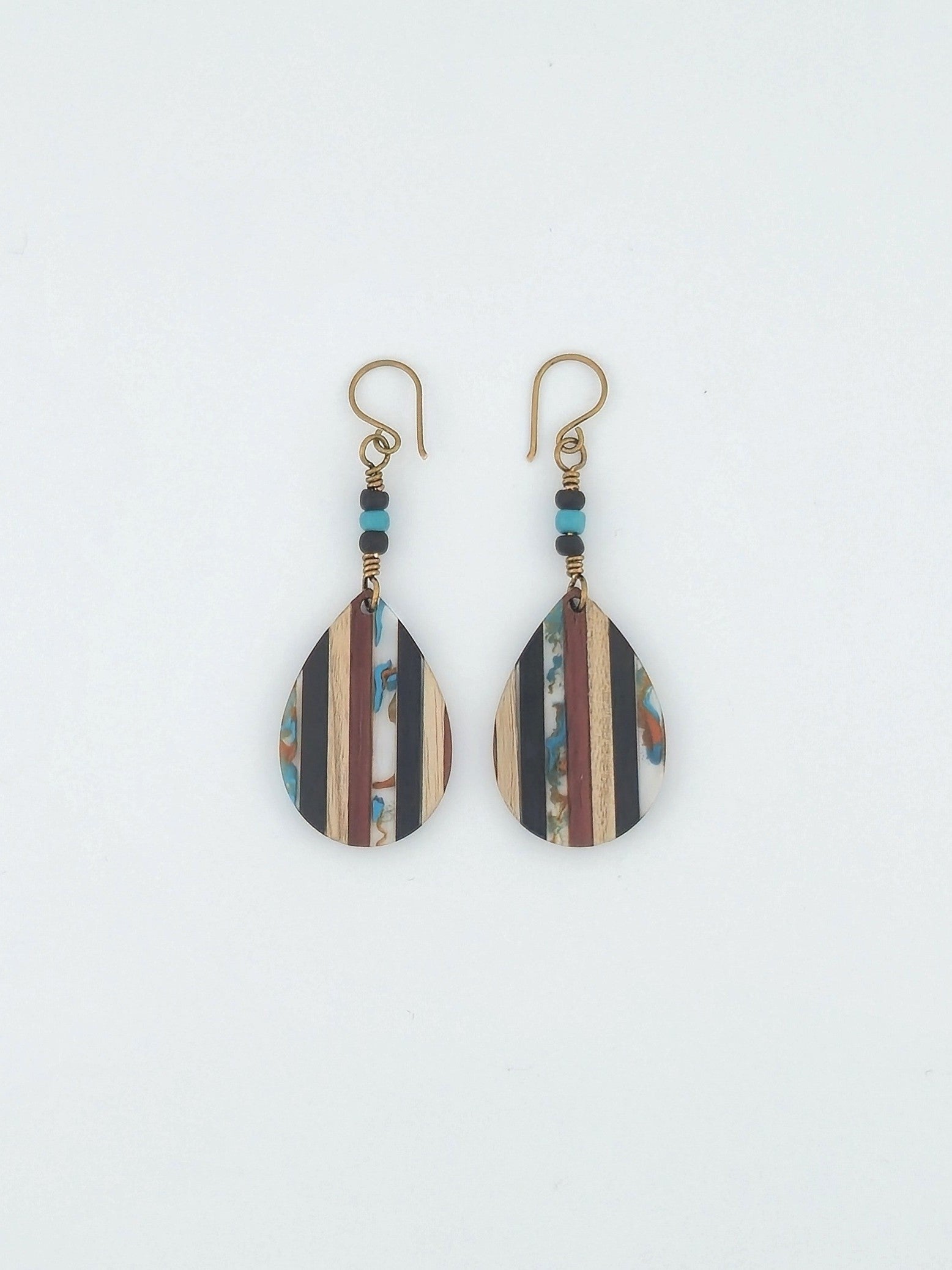 The Horizon Line Dangles